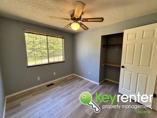 Building Photo - Remodeled 3-Bedroom Home in Steilacoom wit...