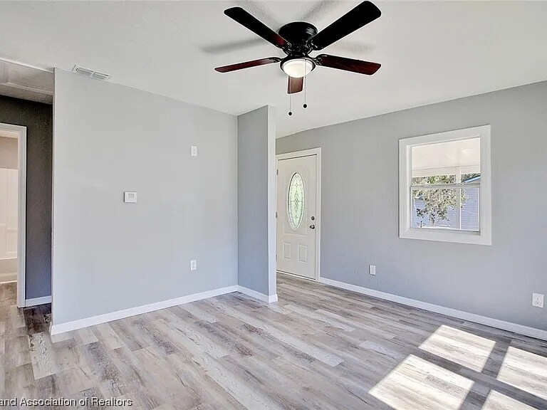 Building Photo - 1911 Roseland Ave