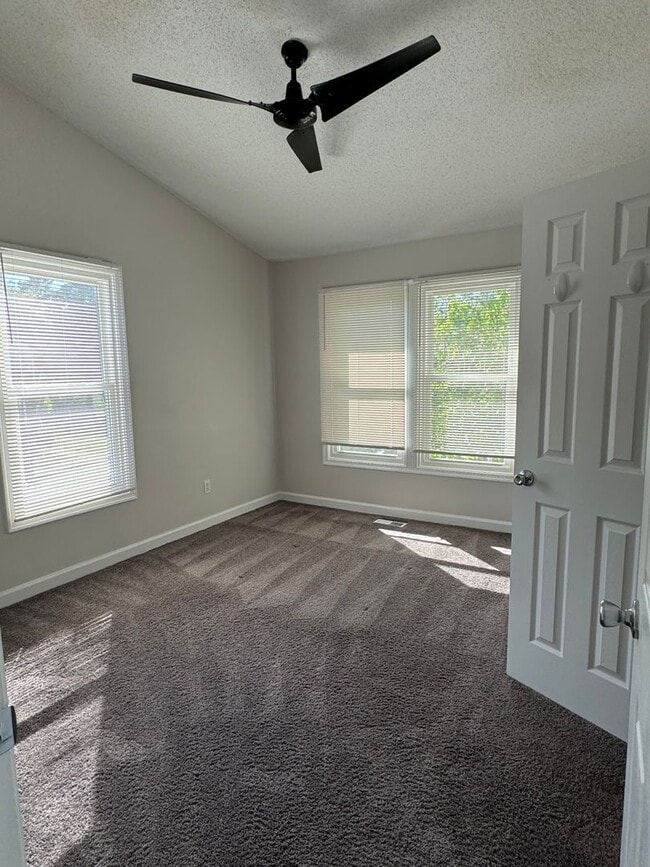 Building Photo - Yorkshire Downs Townhome