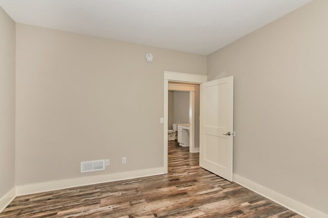 Building Photo - 312 61st St