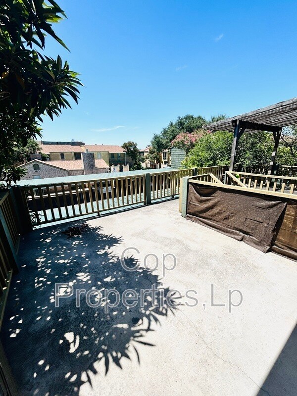 Building Photo - 3678 Hidden Dr