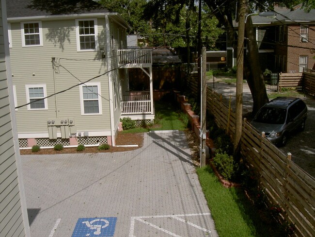 Building Photo - 406 E 38th St