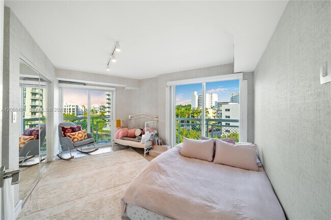 Building Photo - 1701 Sunset Harbour Dr