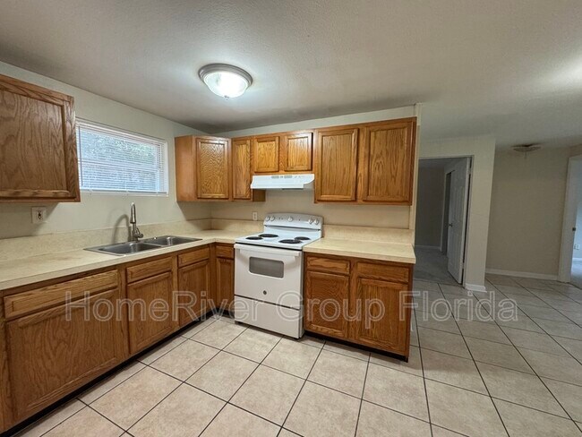 Building Photo - 4450 Englewood Ave