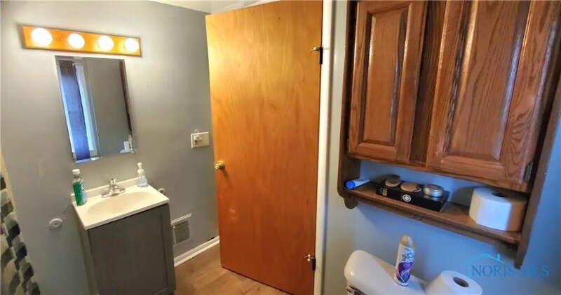 Building Photo - 21 Magyar St