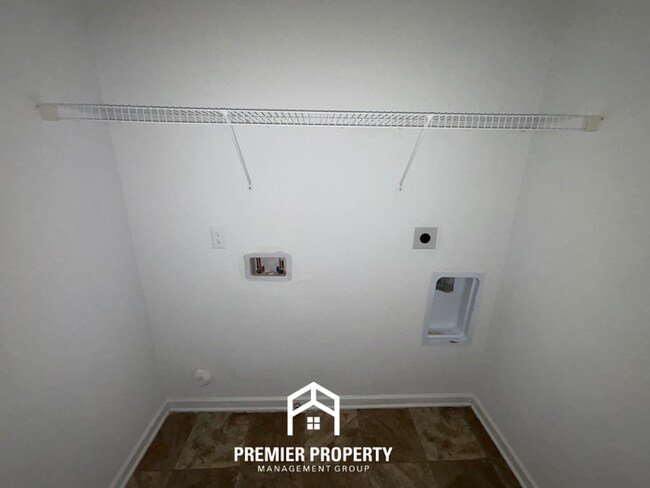 Building Photo - 213 Addison Dr