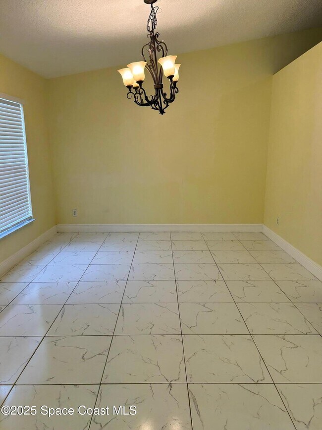 Building Photo - 3266 Weyburn Ave SE