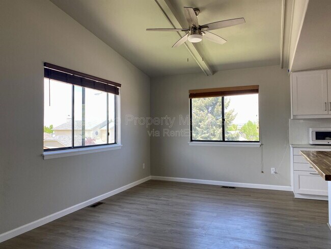 Building Photo - 5945 Breeze Ct