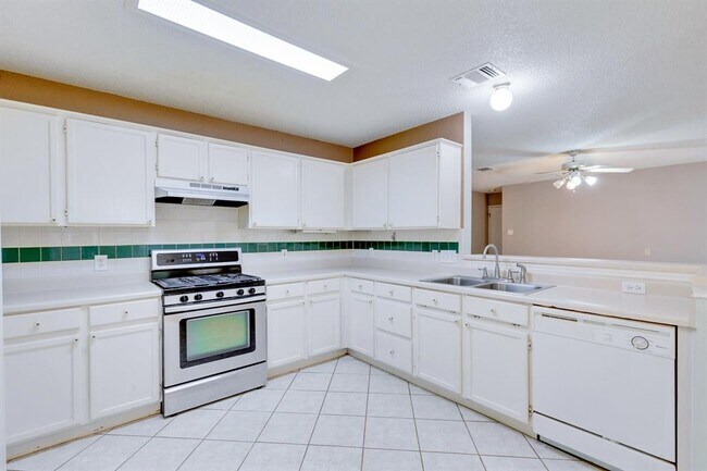 Building Photo - 1807 Timber Ridge Dr