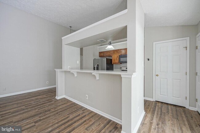 Building Photo - 95 Eldon Way