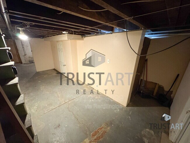 Building Photo - 5719 N Howard St