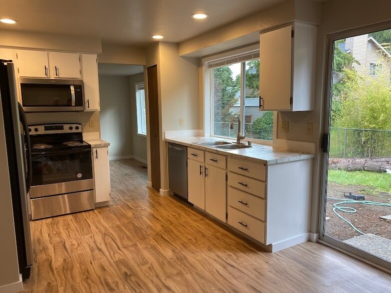 Building Photo - 7233 Stanford Ct NW