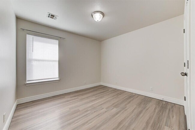 Building Photo - 1708 NW 161st Cir