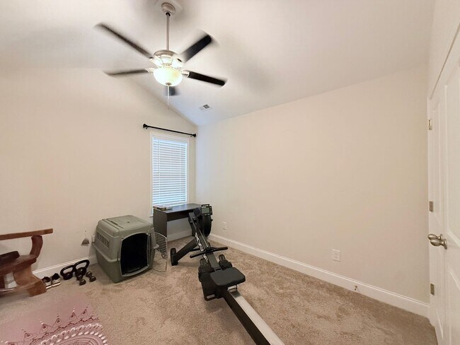 Building Photo - 4 Bedroom house minutes from Haymont!