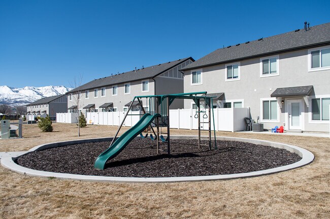 Building Photo - 382 N 100 W
