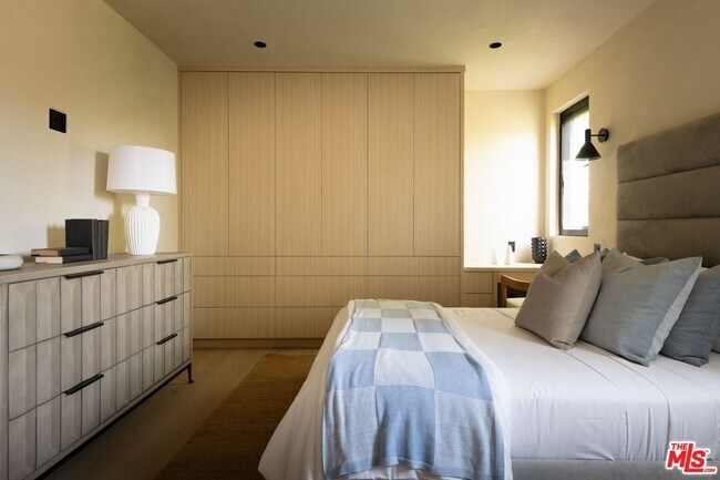 Building Photo - 13229 Hesby St