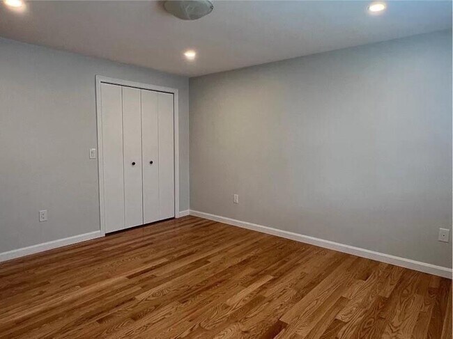 Building Photo - 14 Summer St