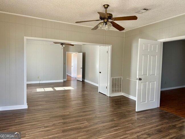 Building Photo - 1013 Walke Dairy Rd