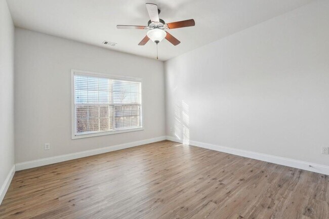 Building Photo - 3808 Fairhill Point