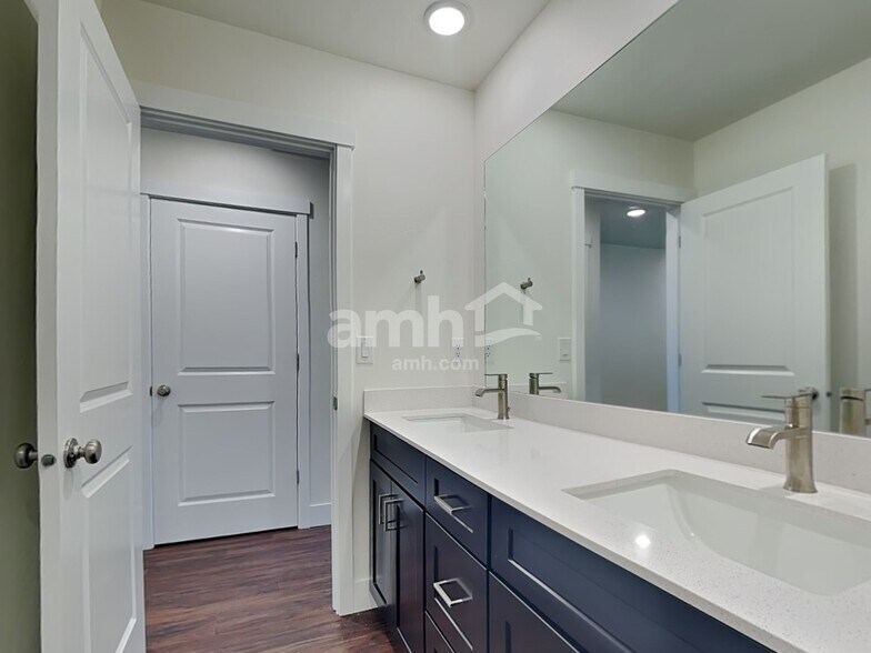 Building Photo - 9263 W Clancy St