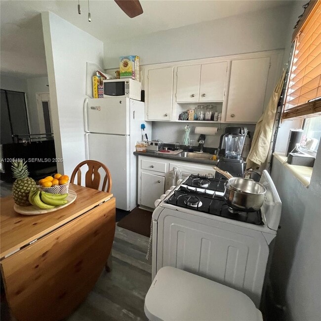 Building Photo - 2526 McKinley St