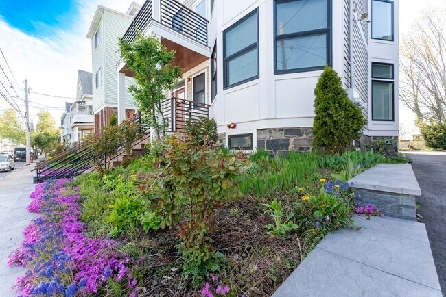 Building Photo - 86 Fremont St