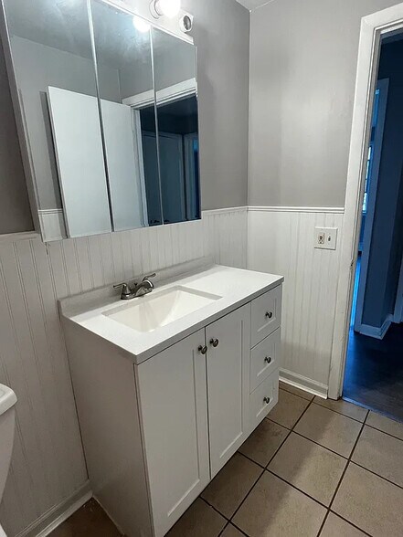 Building Photo - 122 Grace St