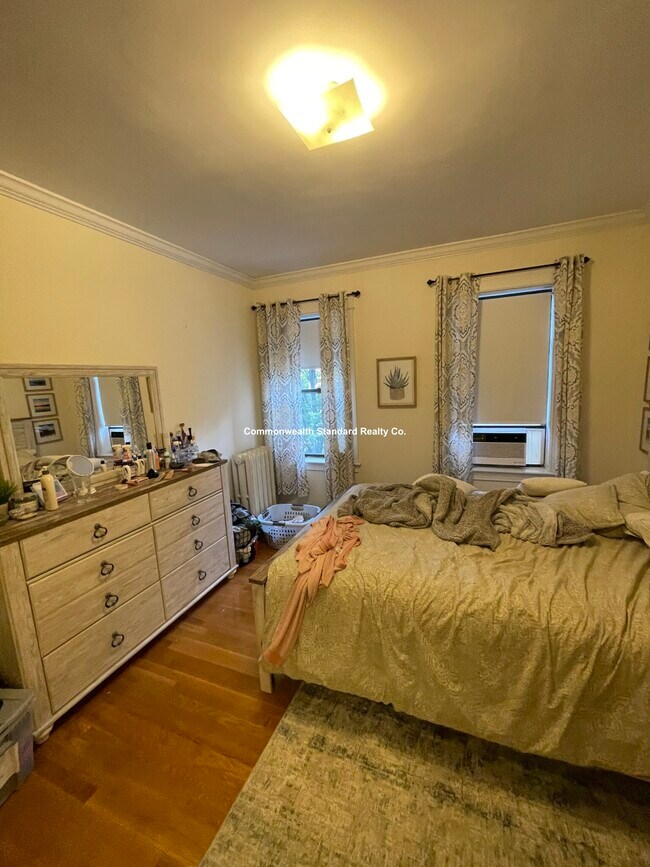 Building Photo - 27 Glenville Ave