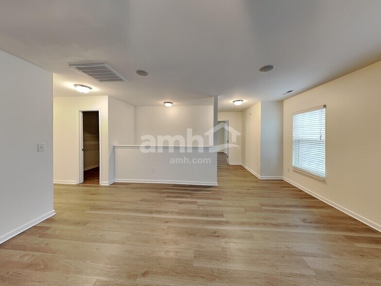 Building Photo - 146 Millen Dr