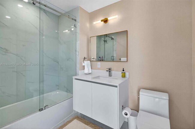 Building Photo - 700 NE 24th St