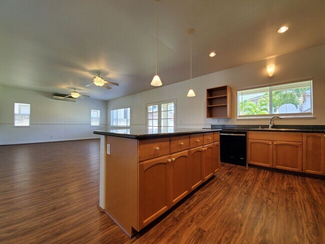 Building Photo - For Rent | 4 Bedroom, 3 Bathroom house with 2 Car Garage