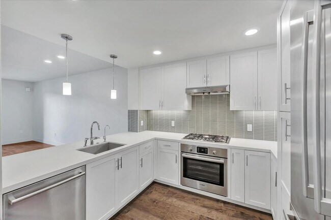 Building Photo - 657 Walnut St