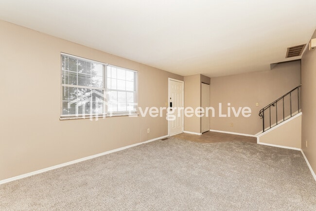 Building Photo - 8810 Foxgate Ct