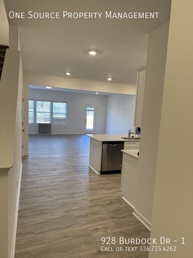 Building Photo - 928 Burdock Dr