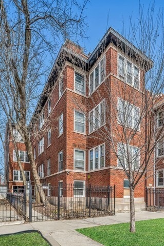 Primary Photo - 1416 W Argyle St