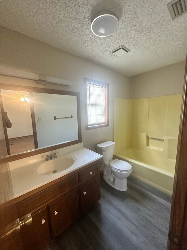 Building Photo - 3 Bedroom/2 Bath home in Valdosta