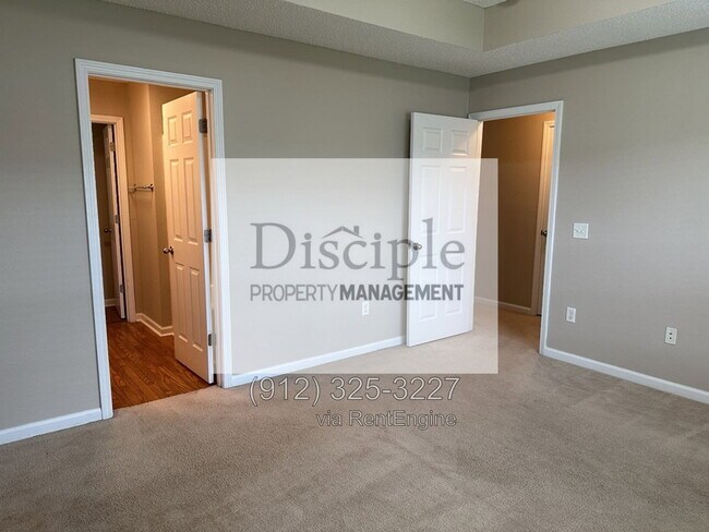 Building Photo - 1045 Canyon Oak Loop