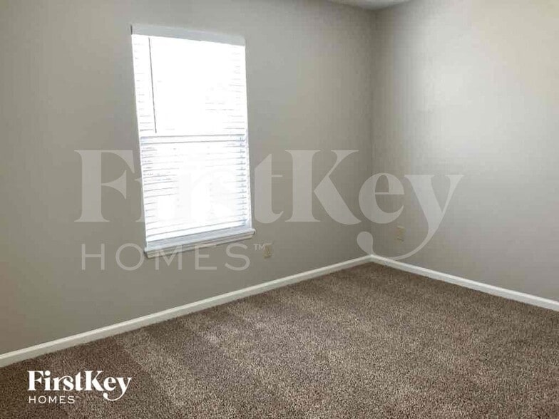 Building Photo - 2225 Pierce Arrow Dr