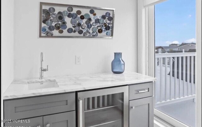 Building Photo - 7 Center St