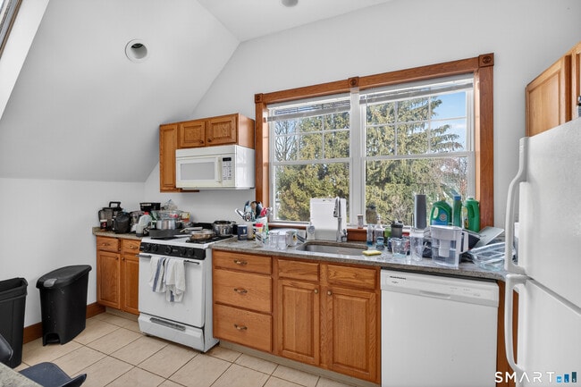 Building Photo - 245 Edwards St