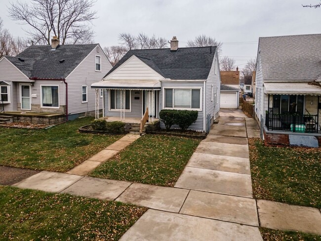 Building Photo - 3 bedroom - 2 bathroom - Lincoln Park - $1...