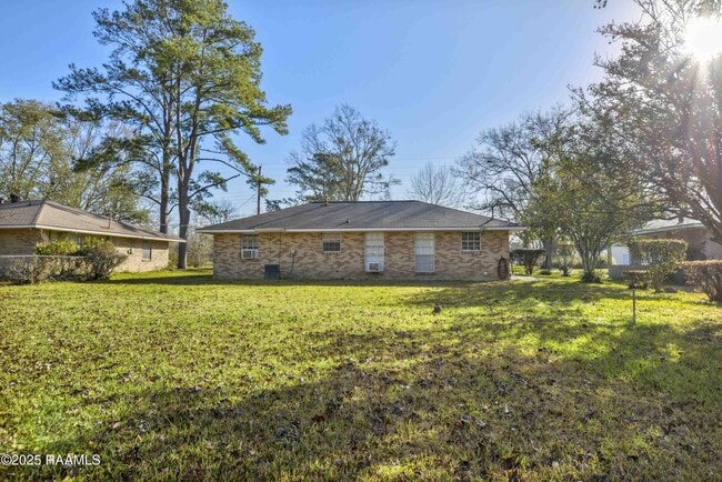Building Photo - 1205 N Patricia Ave