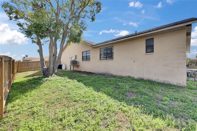 Building Photo - 811 Eagle Ln