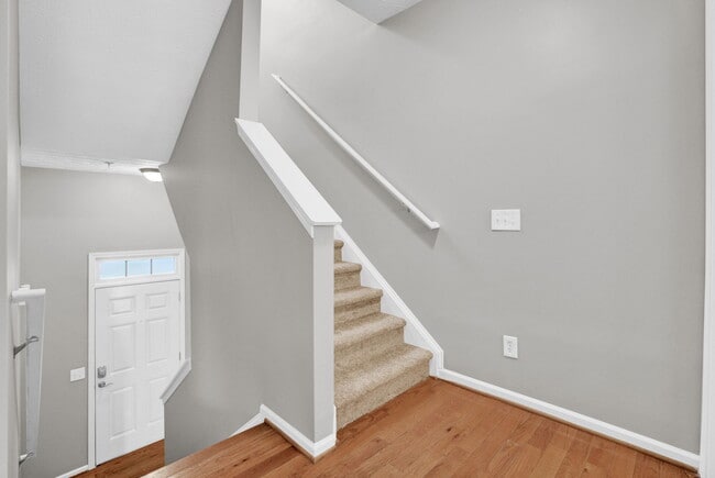 Building Photo - 241 Village Square Dr