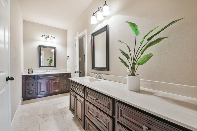 Building Photo - For Lease | 3 Bed, 2 Bath | 2,442 Sq Ft | ...