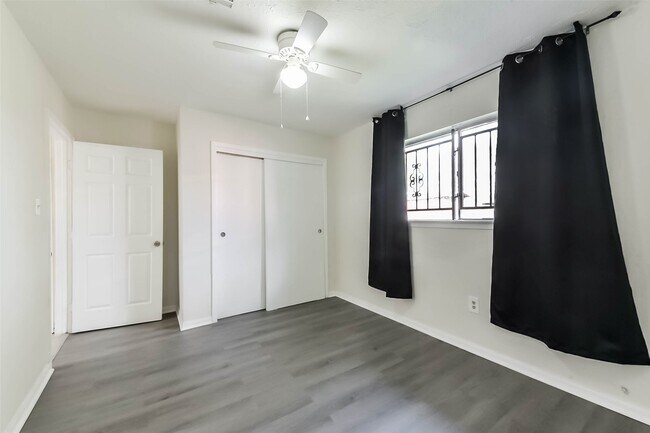 Building Photo - 722 Stonyridge St