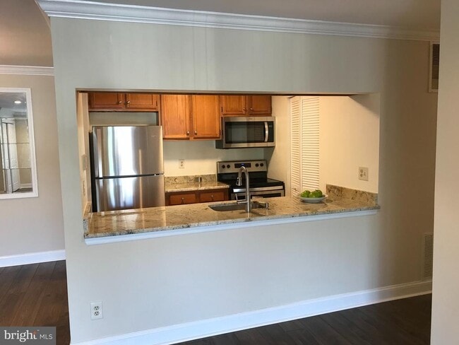 Building Photo - 1833 The Woods II