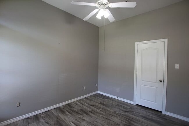 Building Photo - 3 bedroom 2 bathroom home in Tyler!