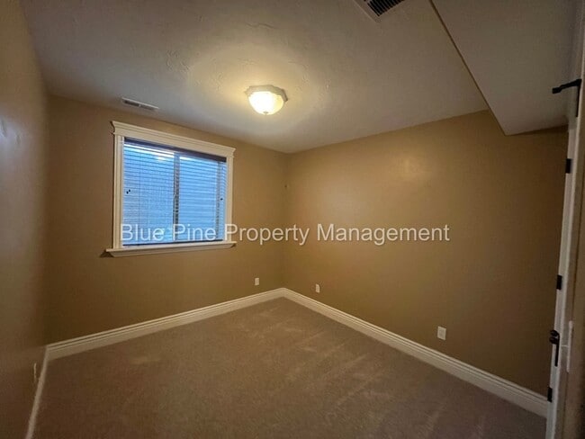 Building Photo - 2717 Mary Dr