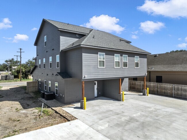 Building Photo - 1416 Speight Ave
